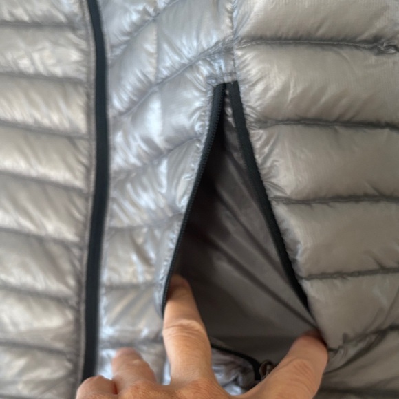 Mountain Hardwear Women's Gray Puffer Vest - Picture 4 of 11